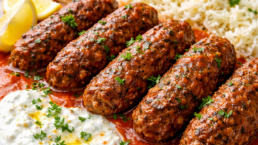 Souzuki mit Reis und Tzatziki