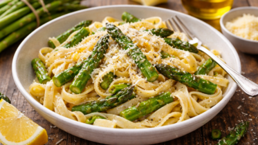 Spargel mit Pasta und Parmesan